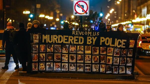 Протесты в Чикаго из-за гибели афроамериканца Лакуана Макдональда в Чикаго от рук полицейского - Sputnik Армения