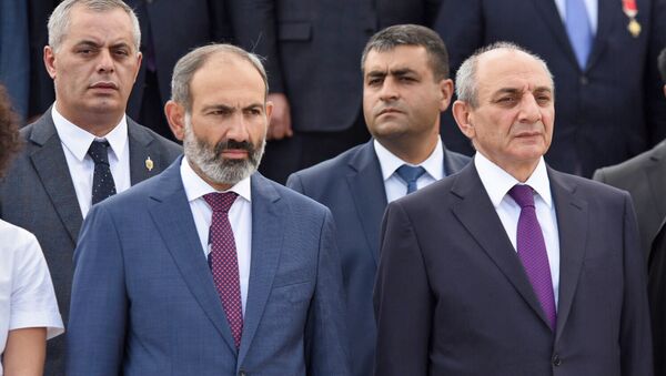 Премьер-министр Армении Никол Пашинян и Президент Арцаха Бако Саакян на параде Победы в Карабахе (9 мая 2018). Степанакерт - Sputnik Արմենիա