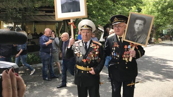 Пожилые военнослужащие приняли участие в акции Бессмертный полк. (9 мая 2018). Ереван - Sputnik Армения