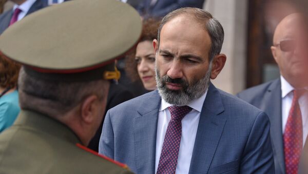 Премьер-министр Армении Никол Пашинян на параде Победы в Карабахе (9 мая 2018). Степанакерт - Sputnik Արմենիա
