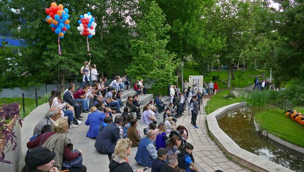Праздничный вечер, посвященный Дню Победы в парке Влюбленных (9 мая 2018). Еревaн - Sputnik Армения