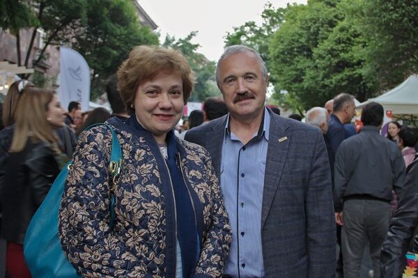Леонид и Елена, гости на Винных днях (12 мая 2018). Ереван Леонид и Елена, гости на Винных днях (12 мая 2018). Ереван - Sputnik Армения
