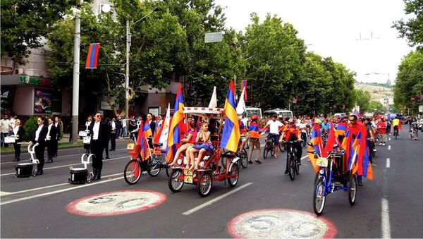Фестиваль велосипедистов на проспекте Маштоца - Sputnik Армения