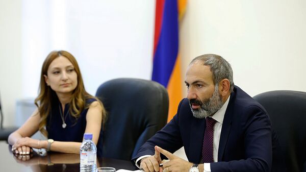 Премьер-министр Никол Пашинян представил нового министра культуры сотрудникам министерства (15 мая 2018). Еревaн - Sputnik Արմենիա