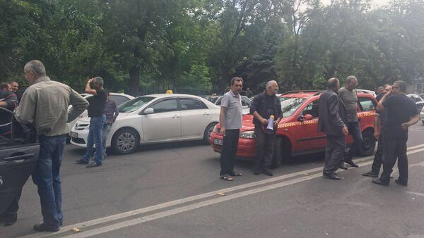 Митинг таксистов на улице Бейрута (16 мая 2018). Еревaн - Sputnik Արմենիա