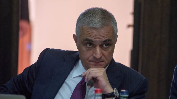 Вице-премьер Мгер Григорян на заседании правительства Армении (17 мая 2018). Еревaн - Sputnik Արմենիա