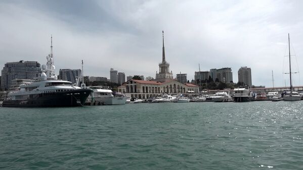 Сочи: вид с яхты на Морской вокзал - Sputnik Армения