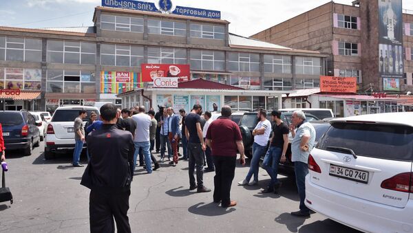 Протест предпринимателей за снижение арендной платы ТЦ Сурмалу (21 мая 2018). Еревaн - Sputnik Армения