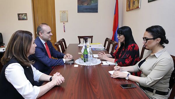 Посол Италии в РА посетил постоянную комиссию по вопросам европейской интеграции НС Армении (21 мая 2018). Еревaн - Sputnik Армения