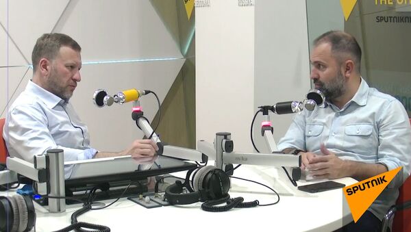 В интервью на радио Sputnik Арташес Саркисян рассказал о бархатной революции в Армении - Sputnik Արմենիա