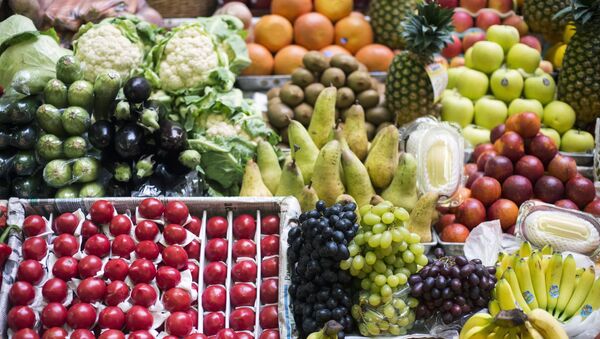 Прилавок с фруктами и овощами на Даниловском рынке в Москве. - Sputnik Արմենիա
