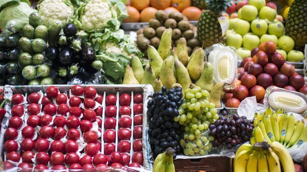 Прилавок с фруктами и овощами на Даниловском рынке в Москве. - Sputnik Армения