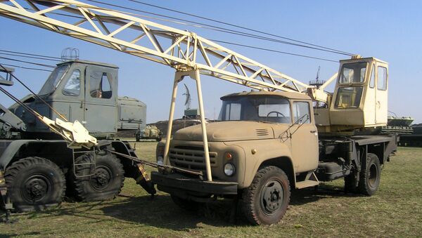 Автокран ЗиЛ-130. Архивное фото - Sputnik Армения