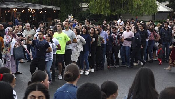 Всеармянский флешмоб Ари пари кочари прошел на площади Свободы в Ереване - Sputnik Армения