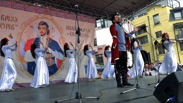 Концерт, посвященный армянскому ашугу Арутюну Саядяну (Саят-Нова), прошел на площади Вахтанга Горгасали в Тбилиси - Sputnik Армения