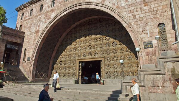 Ереванский крытый рынок. Архивное фото - Sputnik Армения