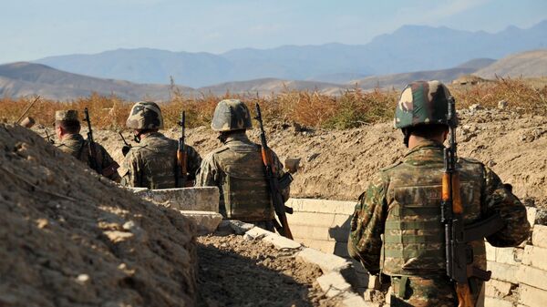 Армянские военнослужащие на боевой позициии - Sputnik Արմենիա