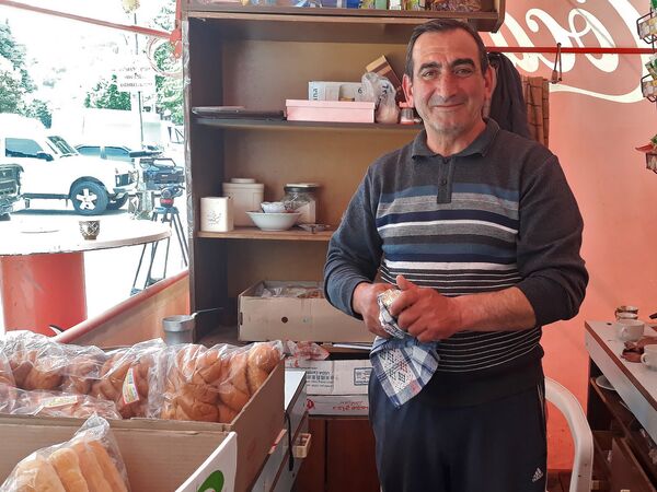 Владелец уличной кафешки в Иджеване Вардан Варданян Владелец уличной кафешки в Иджеване Вардан Варданян - Sputnik Армения