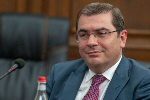 Машину в Армении станет легче растаможивать по своей цене - начальник налоговой Машину в Армении станет легче растаможивать по своей цене - начальник налоговой - Sputnik Армения
