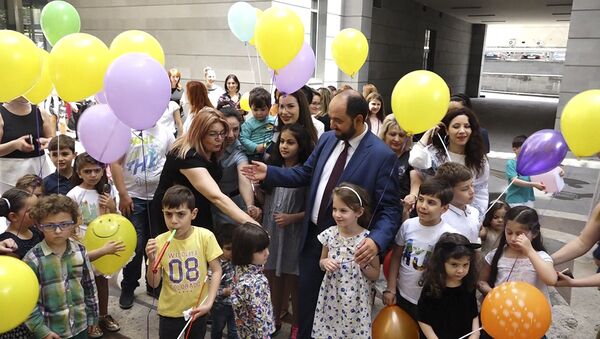 Министерство образования и науки Армении открыло свои двери в День защиты детей - Sputnik Армения