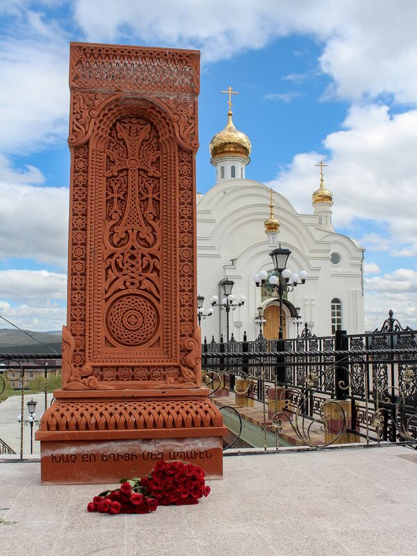 Армянский хачкар в подворье Серафимовского харама г. Златоуст Армянский хачкар в подворье Серафимовского харама г. Златоуст - Sputnik Արմենիա