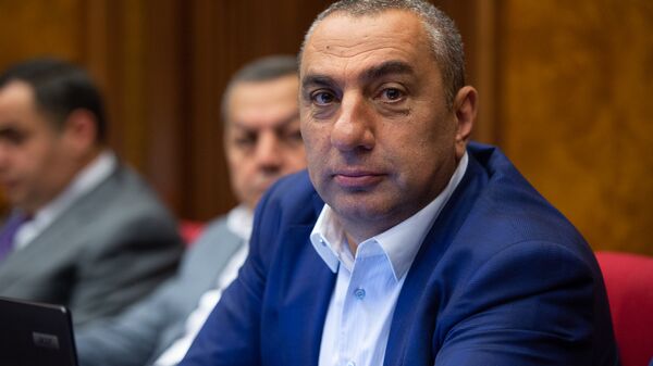 Депутат Самвел Алексанян на внеочередном заседании НС (7 июня 2018). Еревaн - Sputnik Армения