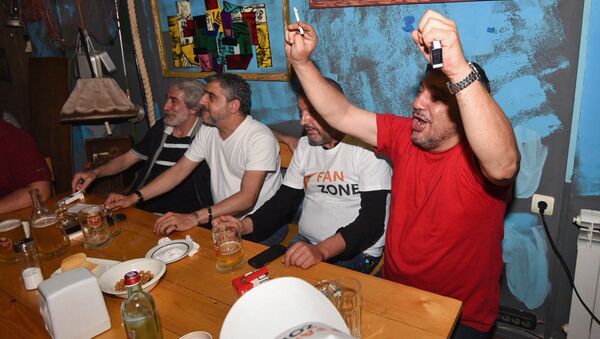 Футбольные болельщики наблюдают матч Россия - Саудовская Аравия в Sputnik Fan Zone - Sputnik Армения