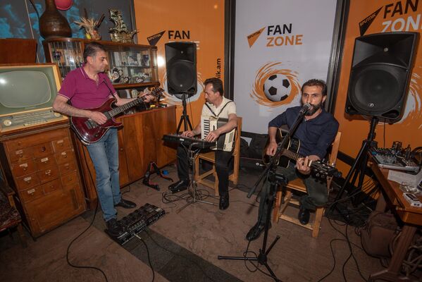 Музыкальный колектив Another Story Band в Sputnik Fan Zone - Sputnik Армения
