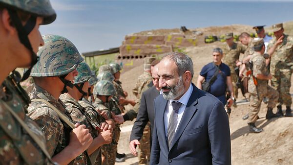 Премьер-министр Армении Никол Пашинян посетил воинскую часть (16 июня 2018). Карабах - Sputnik Արմենիա