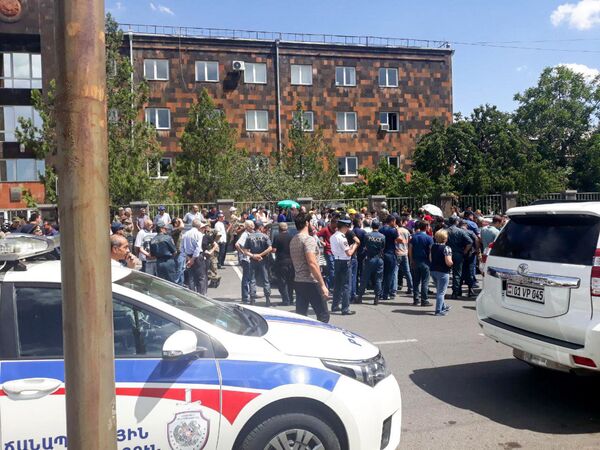 Акция протеста в поддержку задержанного депутата Манвела Григоряна (17 июня 2018). Ереван Акция протеста в поддержку задержанного депутата Манвела Григоряна (17 июня 2018). Ереван - Sputnik Արմենիա