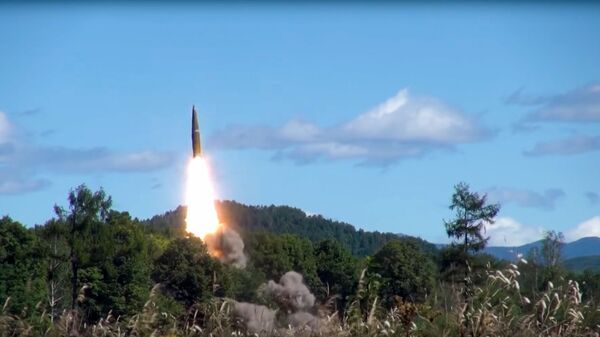 Пуск баллистической ракеты расчетом ОТРК «Искандер» ВВО - Sputnik Армения