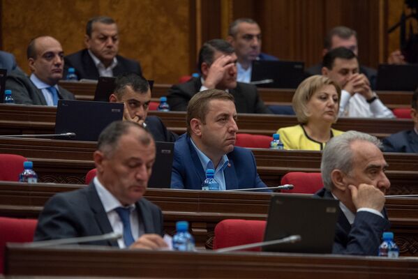 Внеочередное заседание Национального Собрания Армении (19 июня 2018). Еревaн - Sputnik Армения