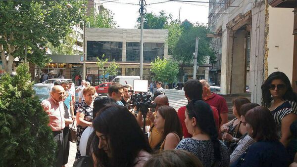 Сотрудники Мира золота устроили акцию протеста (22 июня 2018). Еревaн - Sputnik Армения