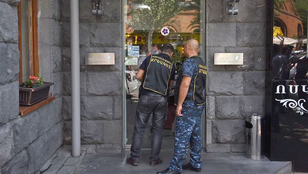 Полиция у ювелирного магазина Cafri (25 июня 2018). Еревaн - Sputnik Արմենիա