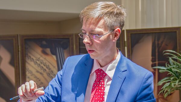 Директор СПб ГБНОУ Санкт - Петербургский музыкальный лицей Виталий Романов - Sputnik Армения