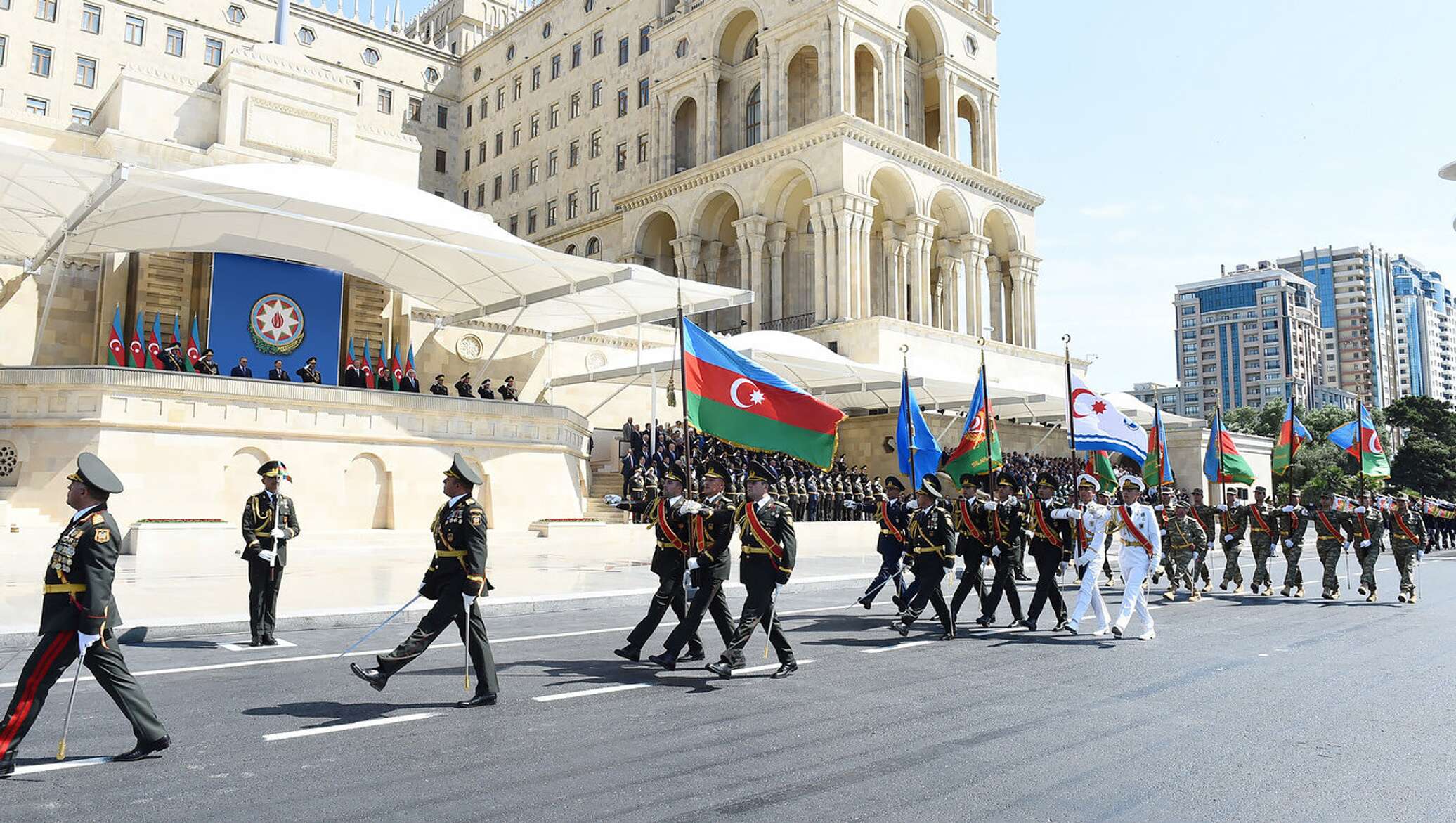 Азербайджан в ноябре. Парад азербайджанской армии 2020 в Баку. Парад по площади Азадлыг Баку.