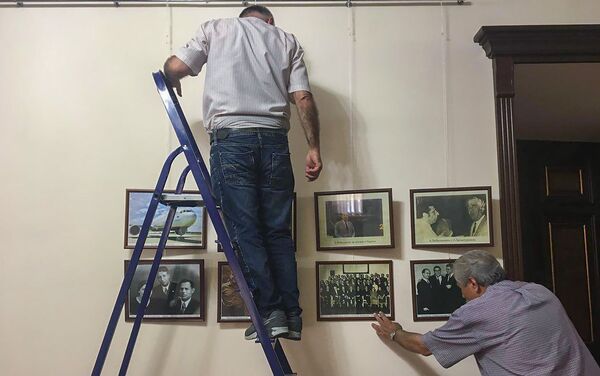 Подготовка к выставке Арно Бабаджаняна в НС - Sputnik Армения