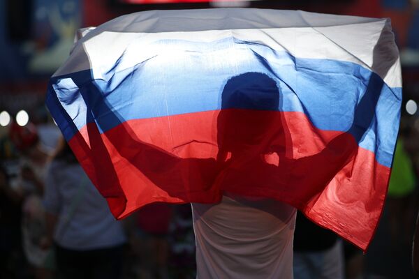 Болельщики празднуют победу сборной России - Sputnik Армения