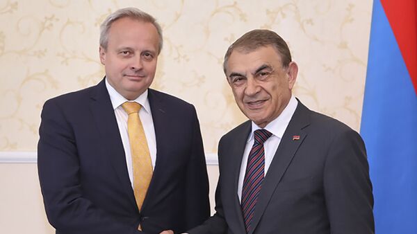 Спикер Парламента Ара Баблоян принял чрезвычайного и полномочного посла РФ в РА Сергея Копыркина (2 июля 2018). Еревaн - Sputnik Армения