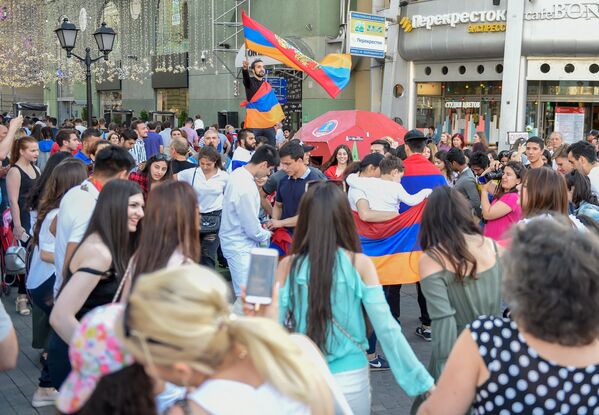 Հայկական երգ ու պար Մոսկվայի Նիկոլսկայա փողոցում Հայկական երգ ու պար Մոսկվայի Նիկոլսկայա փողոցում - Sputnik Արմենիա