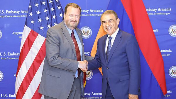 Спикер Парламента Ара Баблоян посетил посольство США в РА (3 июля 2018). Еревaн - Sputnik Армения
