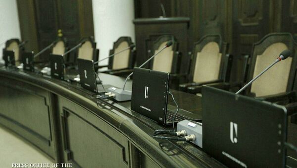 Армянские компьютеры в зале заседаний правительства Армении - Sputnik Արմենիա
