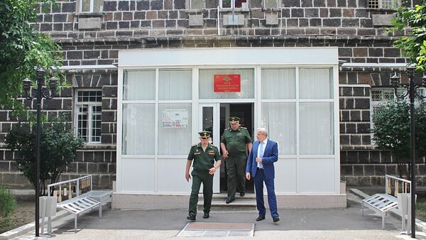 Посол России в Армении Сергей Копыркин посетил 102-ю базу (5 июля 2018). Гюмри - Sputnik Армения