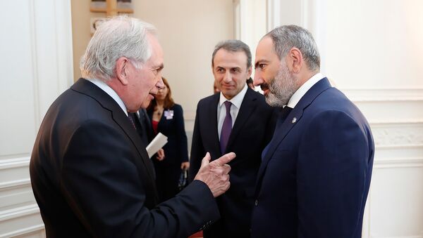 Премьер-министр Армении Никол Пашинян встретился с экспертами Карнеги Европа (11 июля 2018). Брюссель - Sputnik Армения