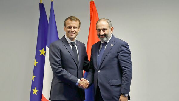 Встреча премьер-министра Армении Никола Пашиняна и Президента Франции Эммануэля Макрона накануне двусторонней встречи на полях саммита НАТО (11 июля 2018). Брюссель - Sputnik Արմենիա