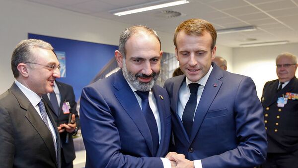 Встреча премьер-министра Армении Никола Пашиняна и Президента Франции Эммануэля Макрона на полях саммита НАТО (11 июля 2018). Брюссель - Sputnik Արմենիա