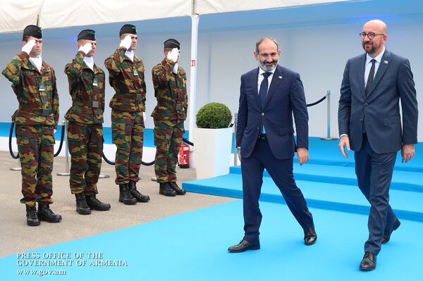 Премьер-министры Армении и Бельгии Никол Пашинян и Шарль Мишель перед ужином стран-партнеров НАТО (11 июля 2018). Брюссель Премьер-министры Армении и Бельгии Никол Пашинян и Шарль Мишель перед ужином стран-партнеров НАТО (11 июля 2018). Брюссель - Sputnik Армения