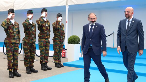 Премьер-министры Армении и Бельгии Никол Пашинян и Шарль Мишель перед ужином стран-партнеров НАТО (11 июля 2018). Брюссель - Sputnik Արմենիա
