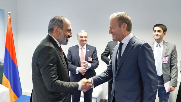 Премьер-министр Армении встретился с Председателем Европейского совета Дональдом Туском (12 июля 2018). Брюссель - Sputnik Արմենիա