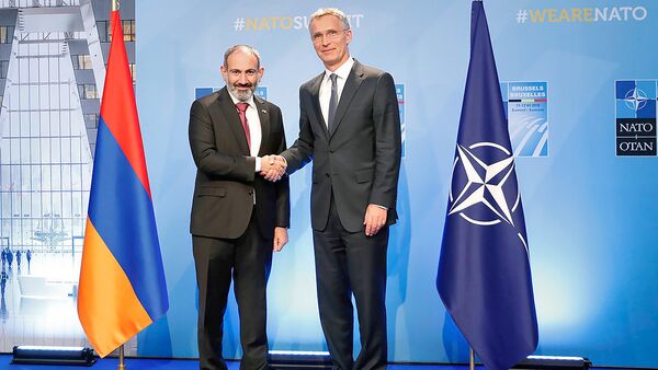 Встреча премьер-министра Армении Никола Пашиняна и Генерального секретаря НАТО Йенса Столтенберга (12 июля 2018). Брюссель - Sputnik Армения